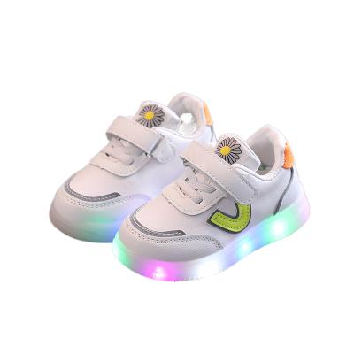 China 2021 Children's sports shoes LED sneakers soft bottom light boys shoes Anti-odor Autumn New girls' sports shoes for sale