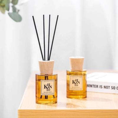 China Eco-Friendly Recyclable Luxury Sample Diffuser Decorative Bottle Round Empty Reed Glass Diffuser Bottle With Wooden Lid Home Aroma Oil for sale