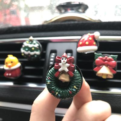 China 2021 Hot New 3D Cartoon Resin Christmas Car Decoration Reindeer Antlers With Spout Clip Gift Decoration Car for sale