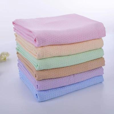 China Manufacturer Supply Wholesale Price Summer Diamond Fiber Spray Cooling Bamboo Blanket for sale