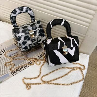 China 2021 high quality fashion round arch handle print box shape mini handbags ladies bags chain animal clutch purse for women for sale