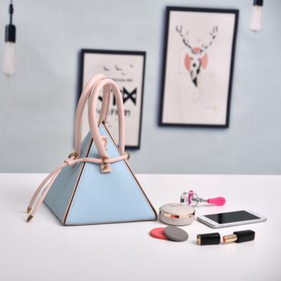 China 100% Eco-friendly Famous Brand Triangles Shape Chain Bucket Women Handbags for sale