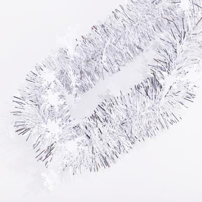 China Durable Silver Christmas Decoration Tinsel Garland Wreath Xmas Home Party Christmas Snowflake Hanging Ornaments for sale