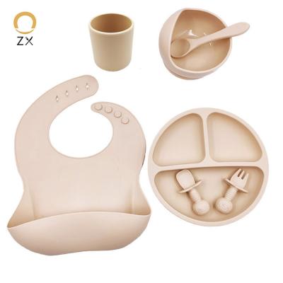 China 100% Eco-friendly Safe Cutlery Soft Touch Silicone Food Tip Silicone Spoons Roll Bib Baby Feeding Set for sale