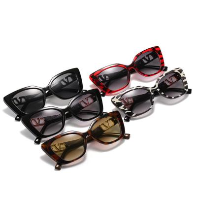 China Latest Selling Comfort Resin Glass Optical Glass Square Dark Oversized Sunglasses for sale