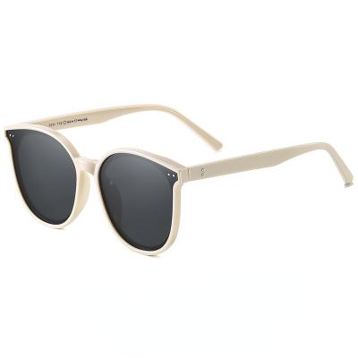 China Fashion sunglasses fashion the new polarized sunglasses men and women the same sunglasses street shooting sunglasses for sale