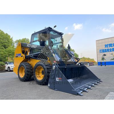 China XC7-SR07B 0.9 ton Compact Skid Steer Loader 36.8KW Mini Skid Steer Machine with Replaceable Operating Bucket for sale