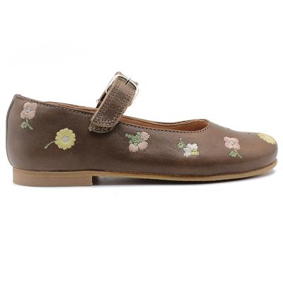 China New round embroidery girls leather comfortable hand-embroidered soft unique hand-wrinkled shoes for sale