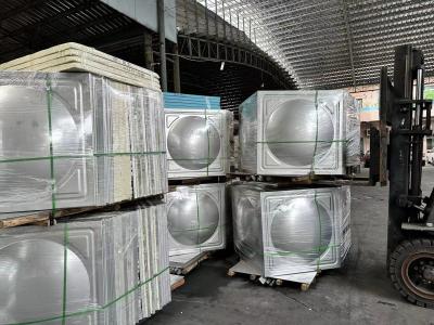 China Geboeid 316 roestvrijstalen staalpaneel Watertanks Geïsoleerde rechthoekige modulaire voedselkwaliteit Warm water opslag tankplaat Te koop