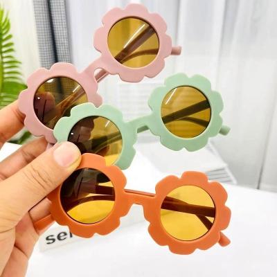 China 20 Years Experience Flower Shape Kids Round Sunglasses Polarized Shades Kids Sun Glass Girls Travel Party Solid Transparent Eyewear for sale