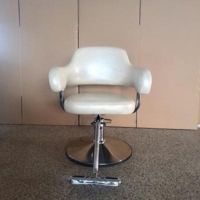 China Modern Classic Style Chrome Salon Chair Hair Salon Furniture Circular Low Height Barber Chair Hairdressing Adjustable Factory Direct for sale