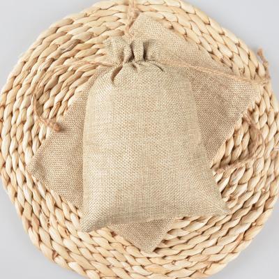 China Eco-friendly Tea Vintage Burlap Drawstring Bag Christmas Gift Wrap Jute Rope Necklace Earring Display Package for sale