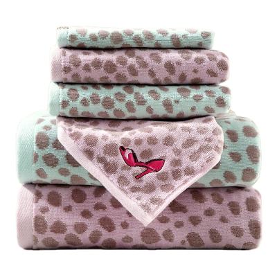 China Hypoallergenic 100% Cotton Velvet Jacquard With Applique Embroidery Towel Face Towel for sale