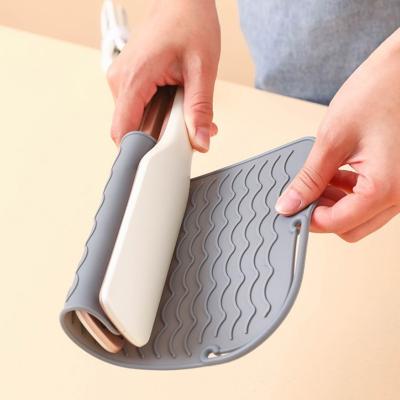 China Wholesale Viable Heavy Duty Heat Proof Silicone Mat For Makeup Flat Iron Hair Straightener Heat Mat for sale