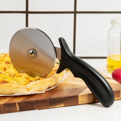 China Durable Round Stainless Steel Pizza Cutters And Wheels Pizza Knife With Handle Stainless Steel Hotel Home Promotional for sale