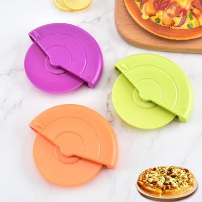 China Sustainable Round Pizza Cutter Plastic Pizza Cutters And Wheels Round Pizza Roll Pastry Tools for sale