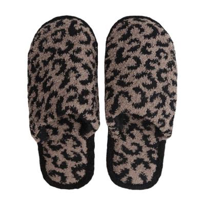 China Fashion Trend Women's Winter Fuzzy Luxury Retro Smile Face Soft Plush Leopard Pattern Comfortable Warm Slippers for sale