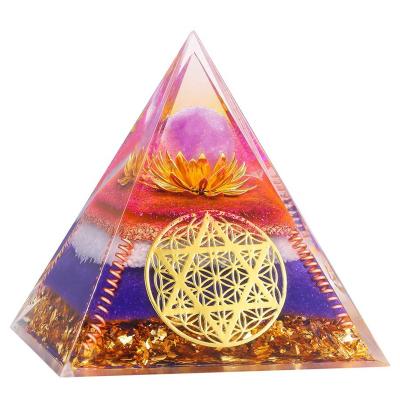 China Europe Wholesale 80mm 7 Chakra Meditation Orgonite Pyramid Energy Healing Flower Tumbled Stone Pyramid for sale