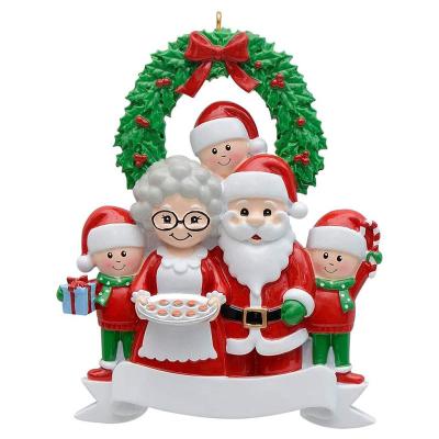 China 5-9 Heads 2021 Hot Selling Christmas DIY Resin Christmas Hanging Ornament Christmas With Grandparents for sale