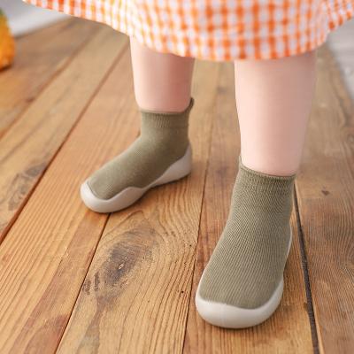 China Round Soft Breathable Comfortable Baby Prewalker Rubber Unique Anti-skid Baby Shoes for sale