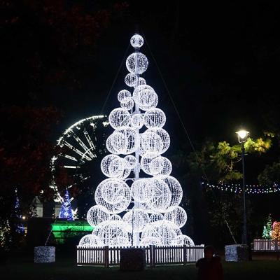 China 2020 Indoor And Outdoor Use Outdoor Decoration Customized LED Christmas Ball Tree Light for sale