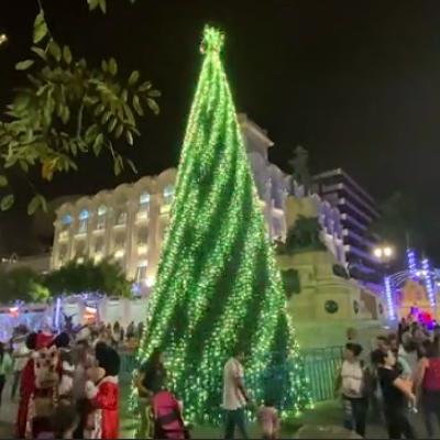 China Giant Plaza PVC Christmas Tree Lighting Christmas Decoration Supplies for sale