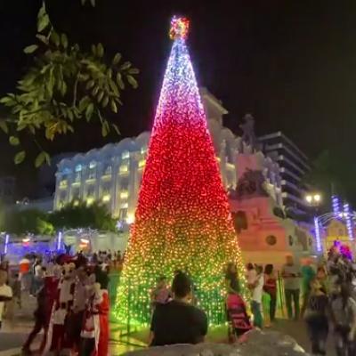 China Plaza New Year Decor Giant Christmas Tree PVC Artificial Christmas Tree for sale