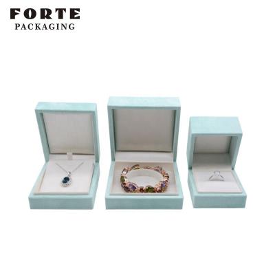 China FORTE Newest Custom Wedding Necklace Box Velvet Jewelry Box Packaging With Logo for sale