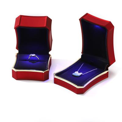 China LED light FORTE luxury jewelry box stock jewelry box led ring box with light for sale