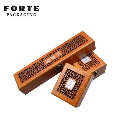 China Fashionable FORTE High-end Respected Long Chain Stiff Wood Carved Jewelry Case Buckle Earrings Ring Bracelet Jewelry Boxes With Logo for sale