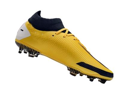 China 2021 New Long Spike Rubber Non-slip Sneakers Fashion Men's Football Training Soccer Shoes for sale