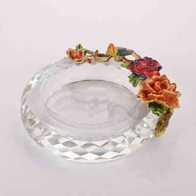 China Ashtraye Sale Maid Crystal Standing Ashtray Customs Fine Durable Crystal Workmanship With Flower Carving Decoration for sale