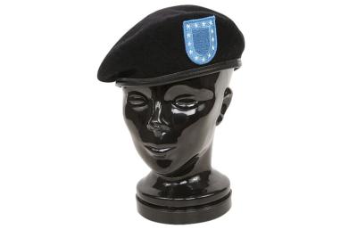 Chine La laine a senti le béret militaire français, chapeau français de relief de béret de noir de logo pour les hommes à vendre