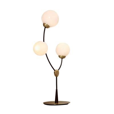 China Contemporary Modern Creative Brass Decorative Villa Dining Room Art Design Living Room Dining Room Luxury Decorative Glass Table Lamp for sale