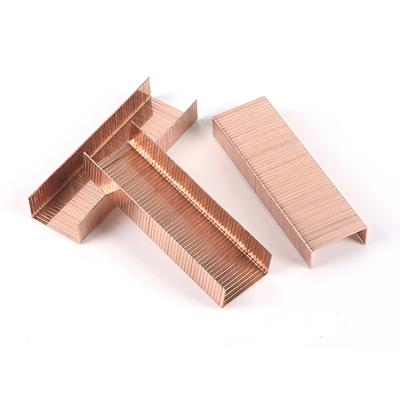 China Rust Proof And Durable Cardboard Staples Galvanized Copper Coated 34.7 Series Crown Cardboard Closing Staples for sale