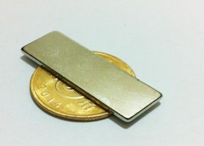 Chine Aimant permanent rectangulaire adapté aux besoins du client de néodyme avec le revêtement de nickel à vendre