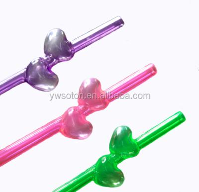 China Cool Colorful Disposable Heart Straw Heart Straw Funny Creative Decorative Hard Love Plastic Drinking Straw for sale