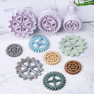 China Viable Custom Gear Shape Cookie Mold Retro Mechanical Cutter Mold Plastic Fondant Biscuit Cookie Press for sale