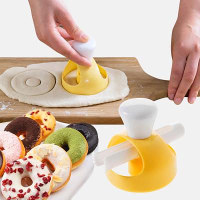 China 1pcs Viable Desserts Bread Pastry Baking Tools Food Cookie Cake Donut Mold Kitchen Cutter DIY Donut Maker Stencil Baking Mold for sale