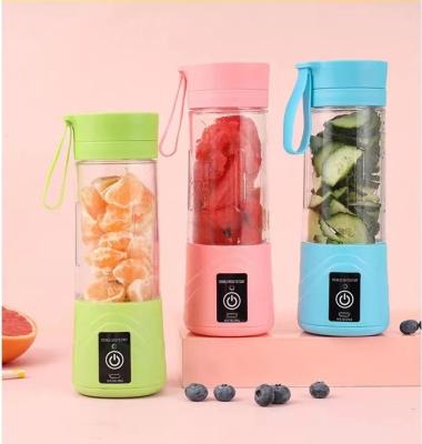 China High Efficiency Protable Usb Blender Hot Selling USB Portable Juicer Cup/Electric Mini Bottle Blender 380ml Juicer Blender Hand Shaker for sale