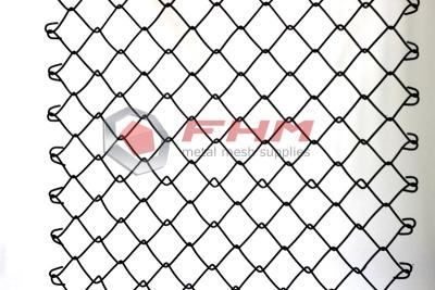 Cina Chinese Manufacturer of Black Chain Link Fence Wholesale 50mm Hole Size 9 Gauge Wire in vendita