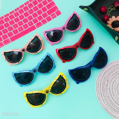 China Fashion Sunglasses Kids Wholesale Cute Spider Sunglasses Kids Frame UV400 Sunglasses for sale