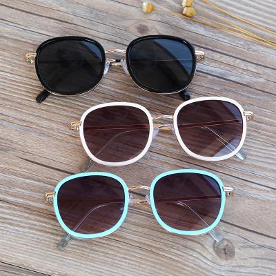 China Fashion sunglasses 2021 new baby goods price factory cheap custom baby fashion sunglasses for sale