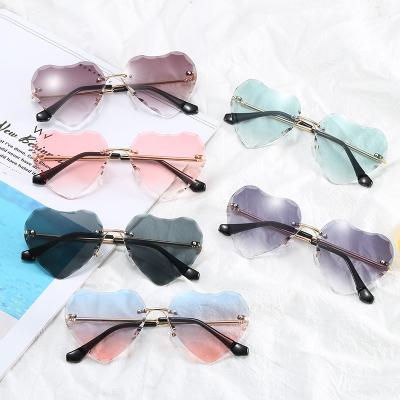 China Fashion Sunglasses Frameless Children's Sunglasses Kids Cute Heart Shaped Sunglasses Fashion Girl Sunglasses for sale