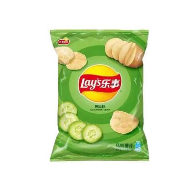 China Normal Wholesale Cucumber Flavored Lays Shaped Potato Chips 70g for sale