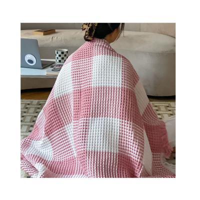 China Soft And Elastic Anti-Pull Waffle Blanket Pink And White Baby, No Static And No Shrink Fray Long-staple 100% Cotton Waffle Blanket for sale