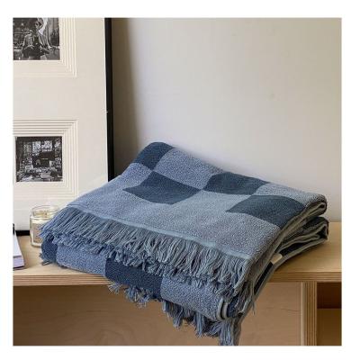 China Anti-Pull Modern Simplicity and Any Season Cotton Woven Blanket, 21 Combed Color Matching Tassel Pattern Customizable Cotton Blankets for sale