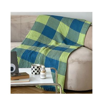 China Anti-Pull Green and Blue Good Breathability Waffle Knit Baby Blanket, No Shrinkage and No Static Fringe 100% Cotton Waffle Blanket for sale