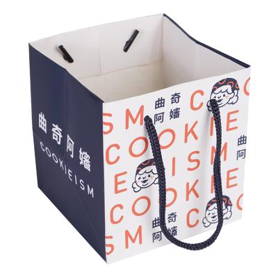 China Recyclable Custom Print Luxury Clothing Store White Kraft Paper Bags For Grocery Clothing for sale