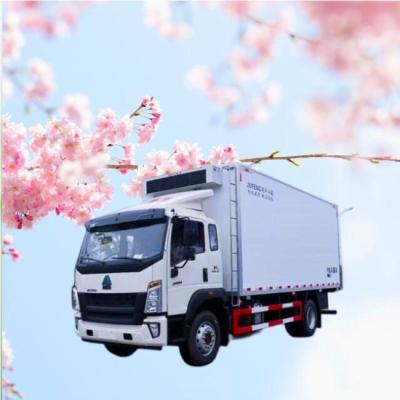 China Price Truck HOWO 6.8m Van Box Frozen Food Transport Good Frozen Food Transport 10 Tons Refrigerated Trucks for sale